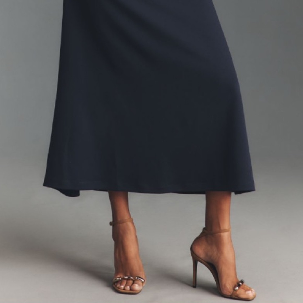 🟤NWT ANTHROPOLOGIE Long-Sleeve Cowl-Back
Maxi Dress in Navy LARGE - Picture 4 of 7